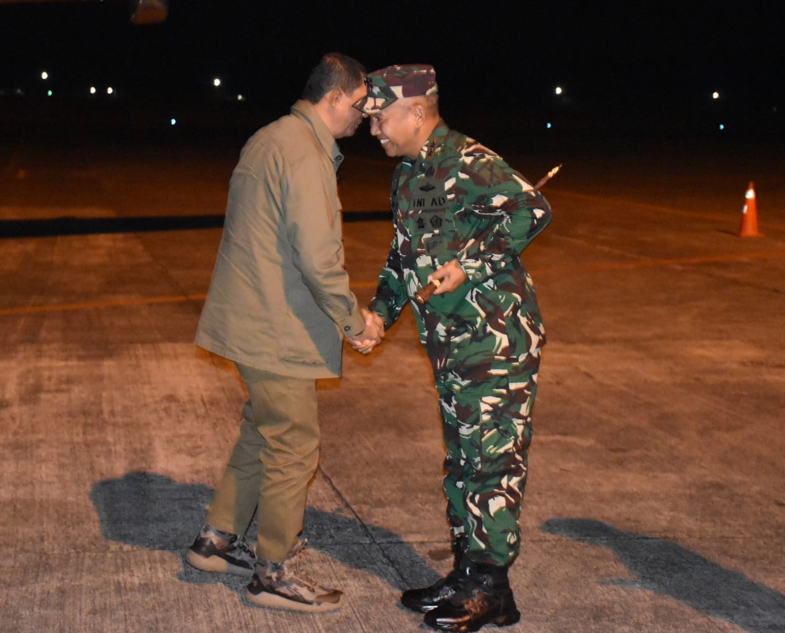 Pangdam XIII/Merdeka Sambut Kedatangan Kepala BNPB RI di Bandara Sam Ratulangi Manado